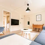 Twin Flats 1st Floor In Centre - Norwegians Minimum Age 25 *