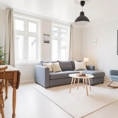 Twin Flats 1st Floor In Centre - Norwegians Minimum Age 25 *