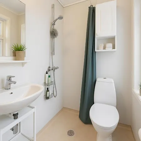 Twin Flats 1st Floor In Centre - Norwegians Minimum Age 25 Lägenhet *