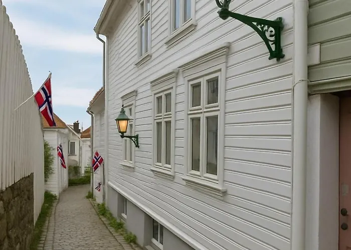 Twin Flats 1st Floor In Centre - Norwegians Minimum Age 25 Lejlighed *