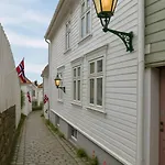 Twin Flats 1st Floor In Centre - Norwegians Minimum Age 25 Διαμέρισμα *