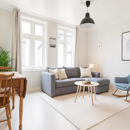 Twin Flats 1st Floor In Centre - Norwegians Minimum Age 25 Διαμέρισμα